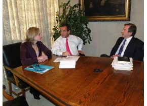 Diputados Goic y Marinovic se reunieron con ministro de defensa para abordar construcción de caminos y sendas de penetración en Magallanes